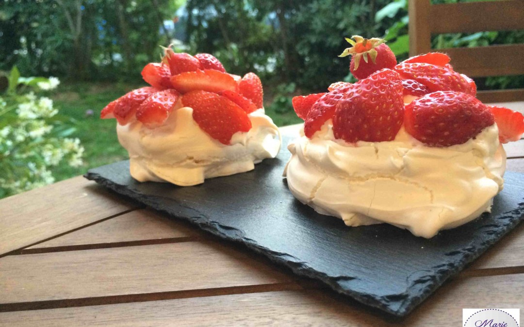 Mini Pavlova aux fraises - la recette des amoureux